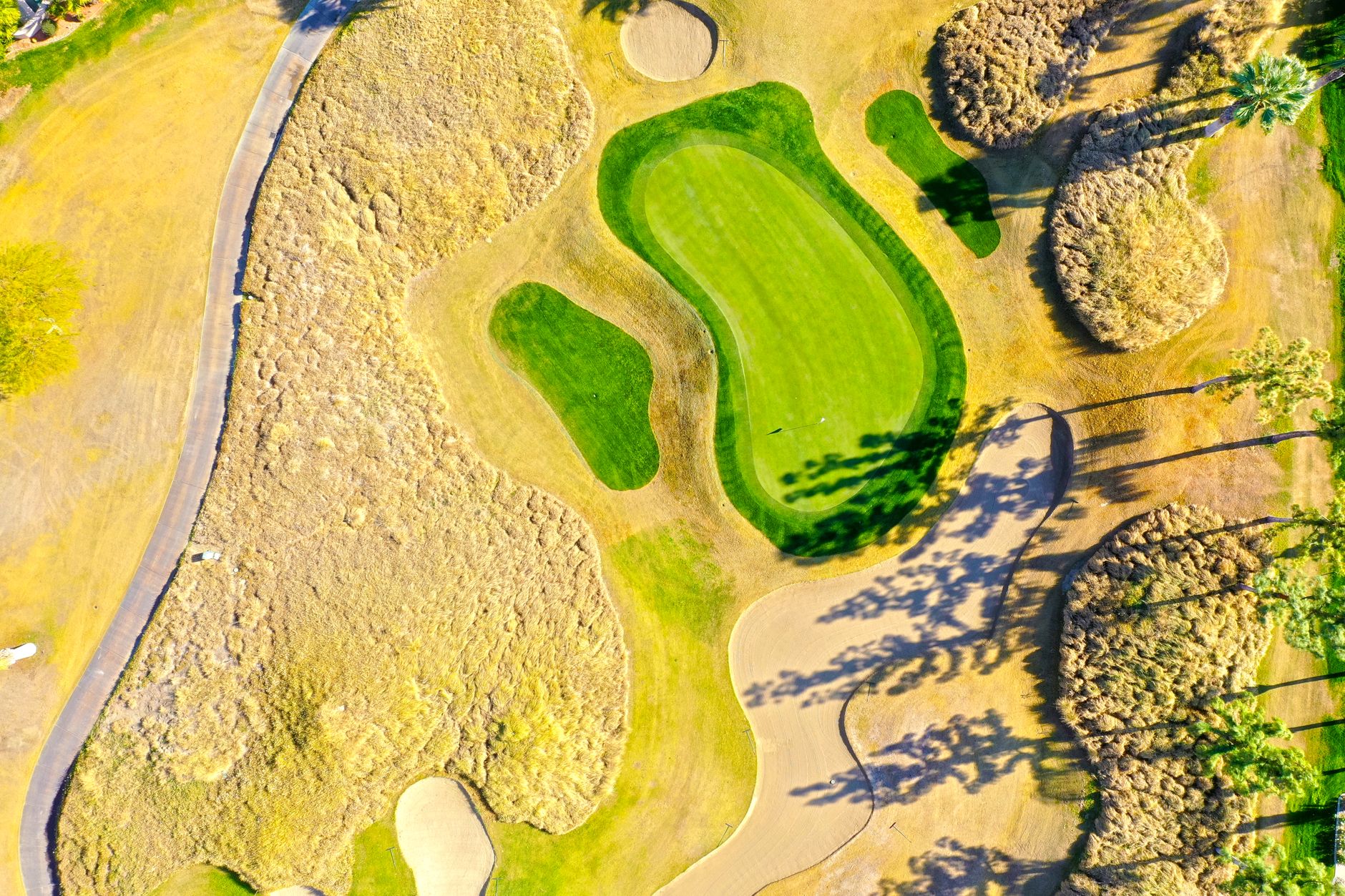 Top Dressing for Fairways and Tees: Bigger Scale, Same Principles